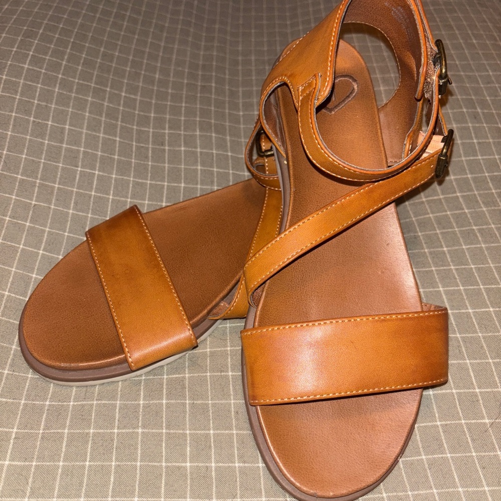 Madison Tan Sandals Minimalist Design